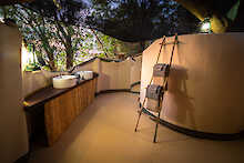 Badezimmer im Luxuszelt des Tena Tena Camps