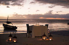 Privates Dinner am Strand bei Kerzenlicht