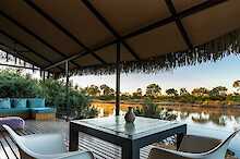 Chundu Lodge Suite mit Flussblick - Sitzgelegenheit auf Terrasse