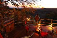 Ant´s Africa Safaris, Feuerstelle auf Terrasse, Blick in Buschlandschaft