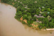 Rufiji Luftaufnahme auf Lodge am Fluss
