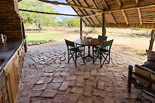 Kisolanza Old Farm House Cottage offene Küche Sitzgelegenheiten