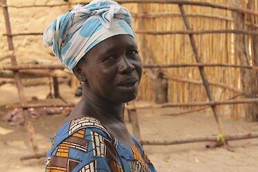Fulani-Frau der Nomadenvölker im Senegal