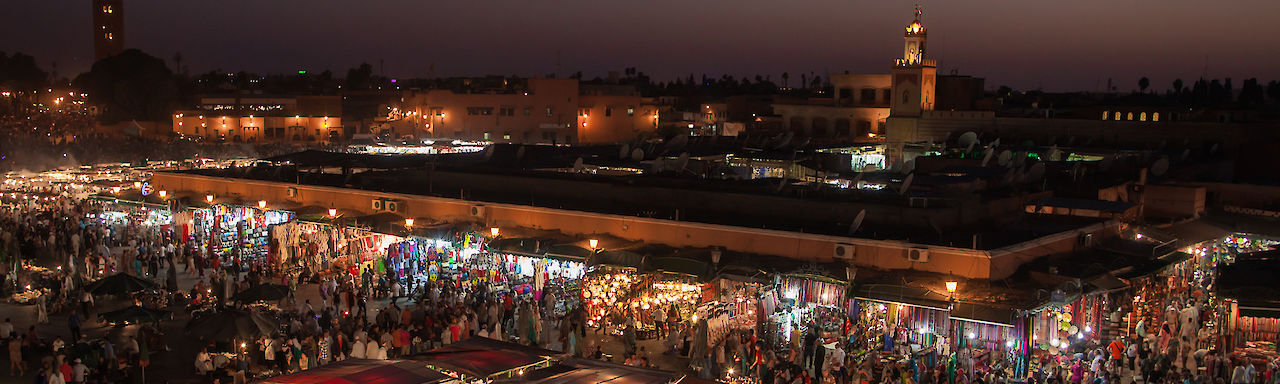 Marokkanischer Markt bei Nacht