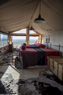 Innenansicht der Zelte in der Shu'mata Lodge