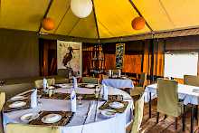 Restaurant im  Ang'atas Crater Camp