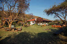 Garten der Utengule Coffee Lodge mit Sitzmöglichkeiten