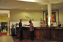 Die Rezeption im African Tulip Hotel in Arusha