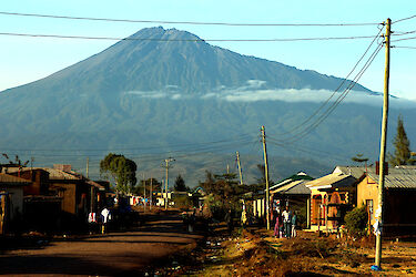 Mt. Meru trohnt über Arusha
