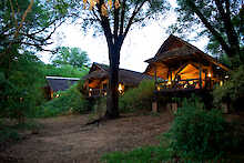 Dämmerung im Samburu Interpids