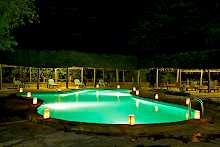 Pool bei Nacht