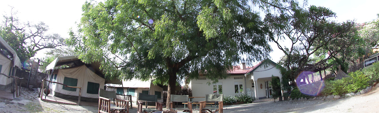 Außenansicht auf das Karamoja Camp