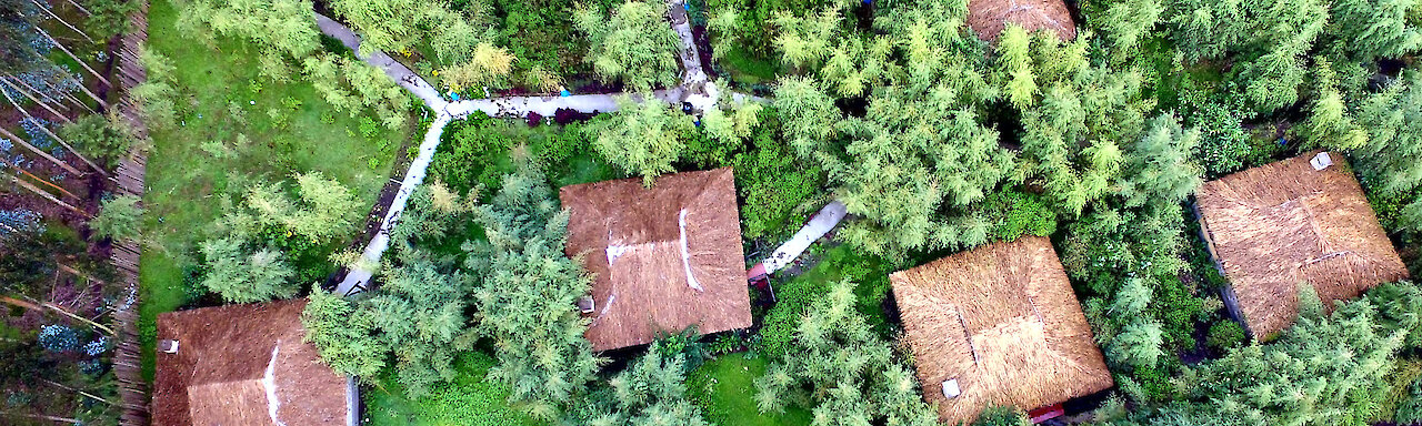 Luftaufnahme von der Le Bambou Gorilla Lodge