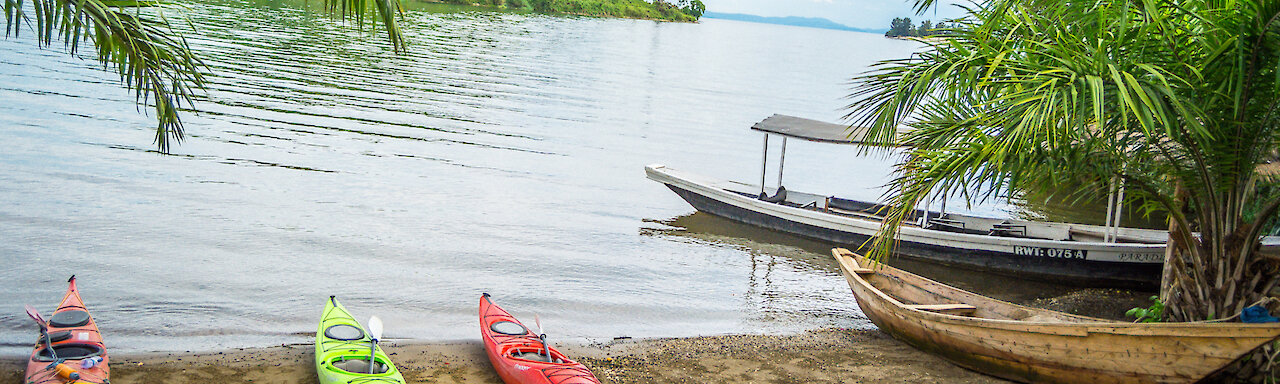 Strand mit Kajaks beim, Paradise Malahide