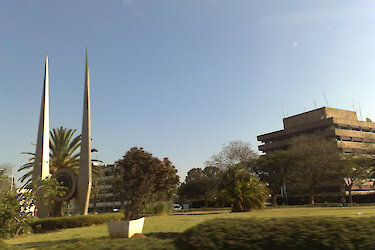 "Golden Needles"-Denkmal in Lusaka