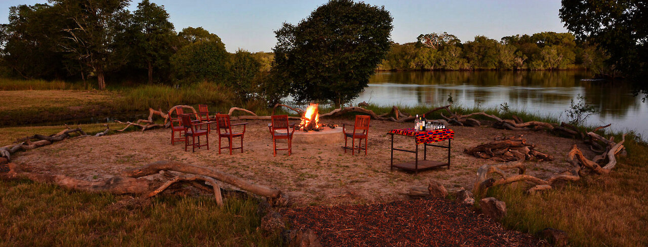 Kafue River Lodge Outdoor Dining im nördlichen Teil des Kafue‑Nationalparks in Sambia