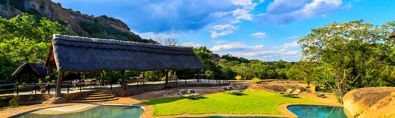 Bei Sonnenschein am Pool im Matobo Hills
