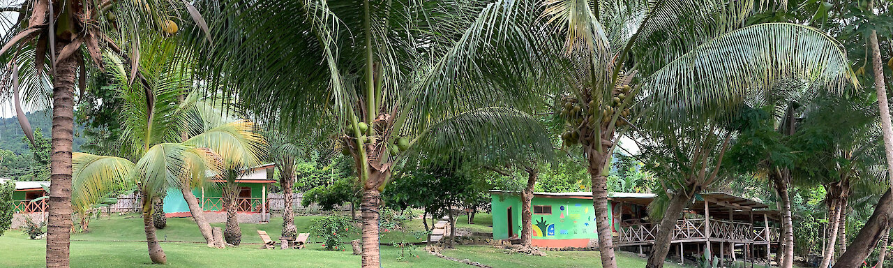 Der Außenbereich des Cocoa Village Guesthouses