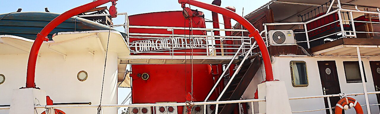 Seitenansicht des Schiffes Bou El Mogdad