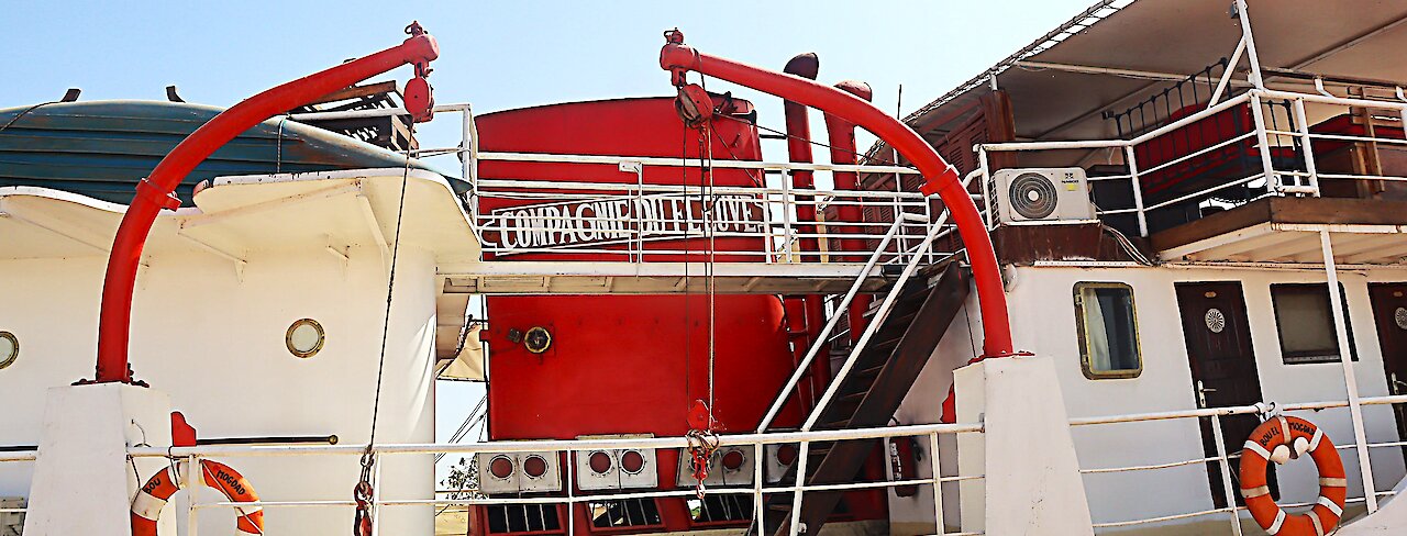 Seitenansicht des Schiffes Bou El Mogdad