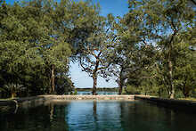 Pool mit Ausblick auf den Fluss in der Murchison River Lodge