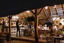 Restaurant am Abend im Murchison River Lodge