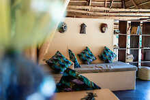 Sitzecke mit Kissen in der Murchison River Lodge