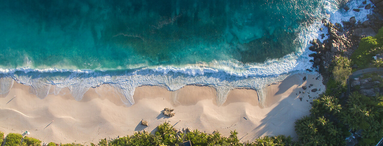 Luftaufnahme-Strand-Mahe-Seychellen