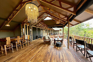 Tansania Tarangire View Camp Terrasse Lounge mit Sitzgelegenheiten