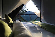 Doppelbett im Zelt des Pembeni Rhotia