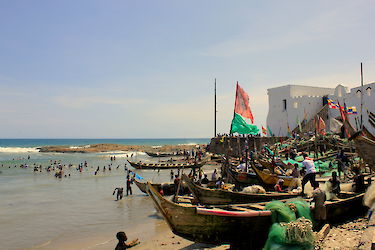 Fischerboote in Cape Coast, Ghana