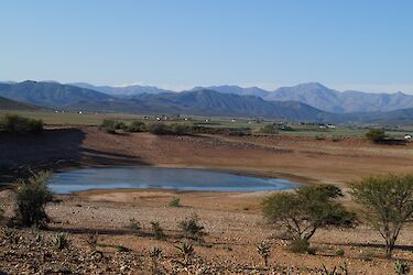 Oudtshoorn - See und Berge
