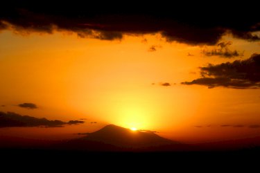 Sonnenuntergang über dem Mount Meru