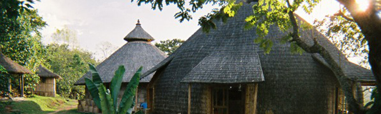 Außenansicht der Aregash Lodge