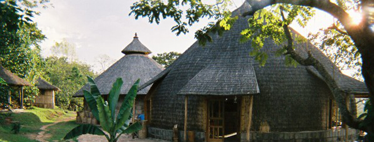 Außenansicht der Aregash Lodge