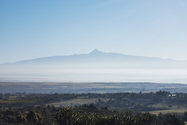 Mount Kenia gehüllt in Nebel