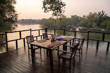 Kafue River Lodge Terrasse Abendessen am Fluss