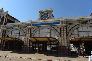 Eingang des Bahnhofs in Dakar