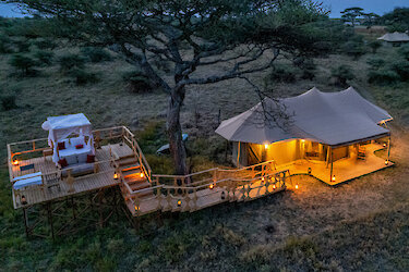 Olmara Camp am Abend im Serengeti-Nationalpark