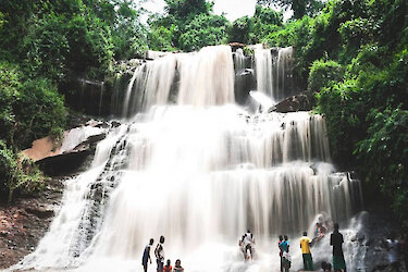 Blick auf die Kintampo-Wasserfälle