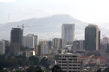 Tag 1: Ankunft in Addis Abeba - Erkundung der turbulenten Hauptstadt