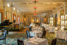 Speisesaal mit Flügel