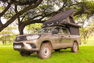 Toyota mit Dachzelt