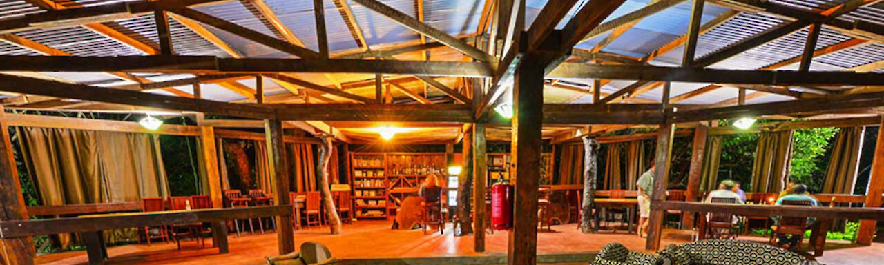 Lounge der Amuka Safari Lodge