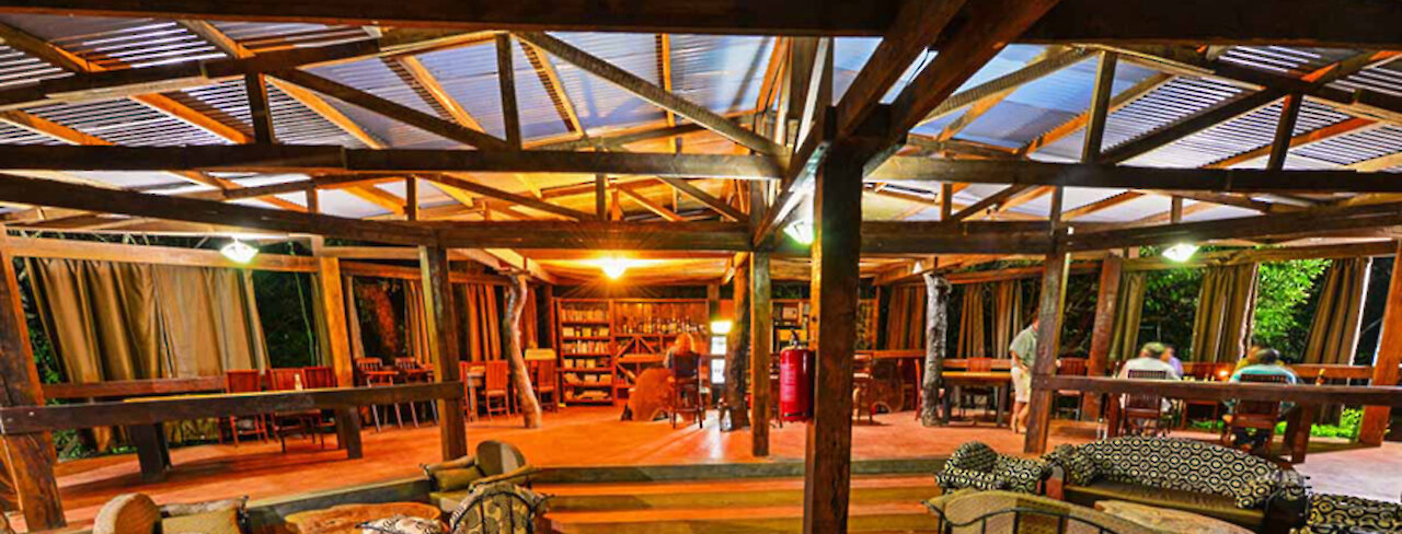 Lounge der Amuka Safari Lodge