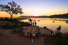 Sonnenuntergang am Fluss im John´s Camp