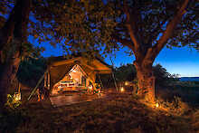 Zelt bei Nacht im John´s Camp