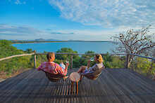 Sitzgelegenheiten auf der Terrasse der Pumulani Lodge