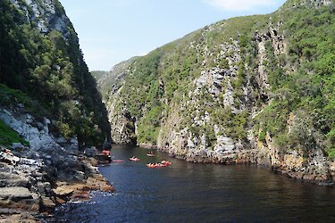 Tsitsikamma-Nationalpark - Kajakfahren zwischen Bergen