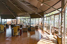 Waterberg Plateau Lodge Restaurant mit großer Glasfront